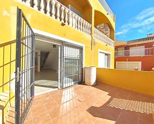 Vista exterior de Casa adosada en venda en Torre-Pacheco amb Aire condicionat, Terrassa i Piscina