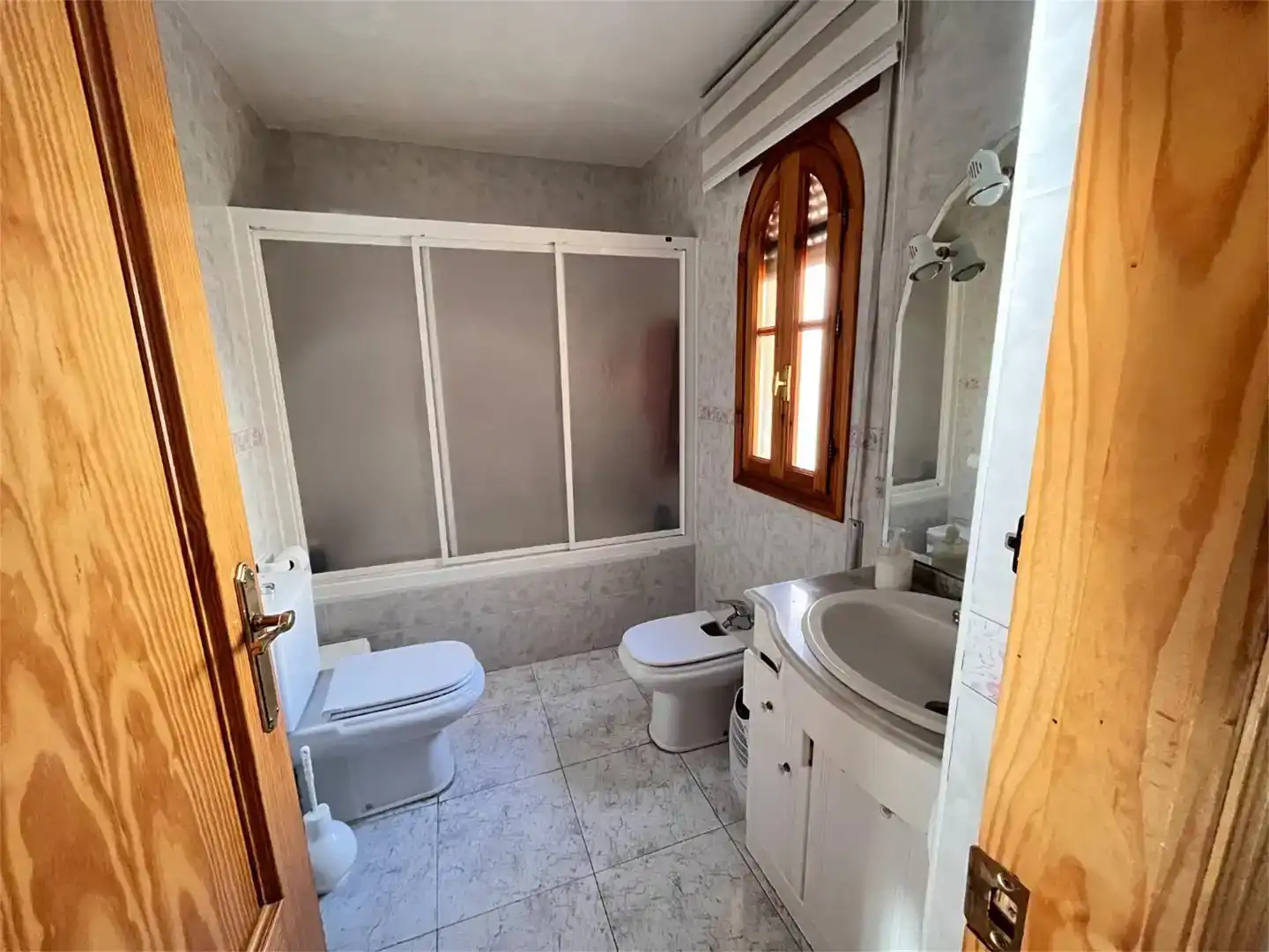 Bany de Casa o xalet en venda en Baza