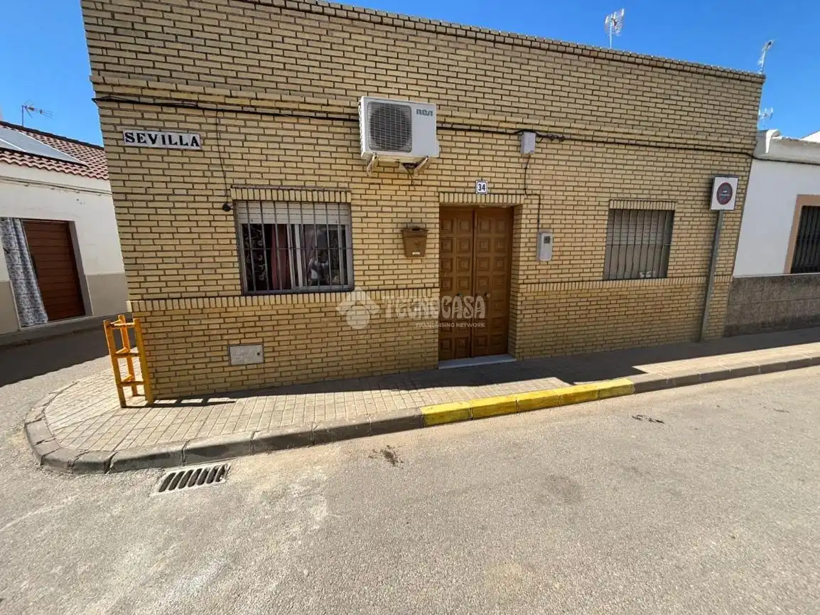 Vista exterior de Casa adosada en venta en Écija
