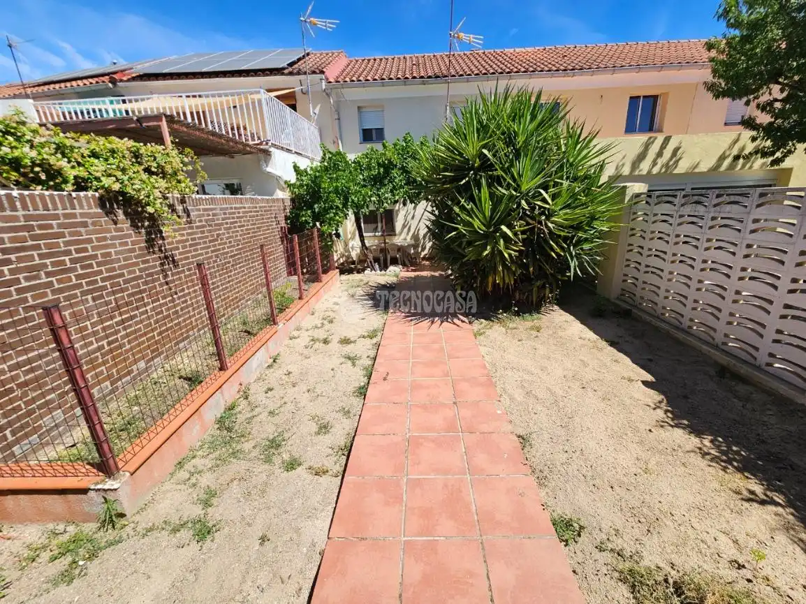 Jardín de Casa adosada en venta en Madrid con Calefacción
