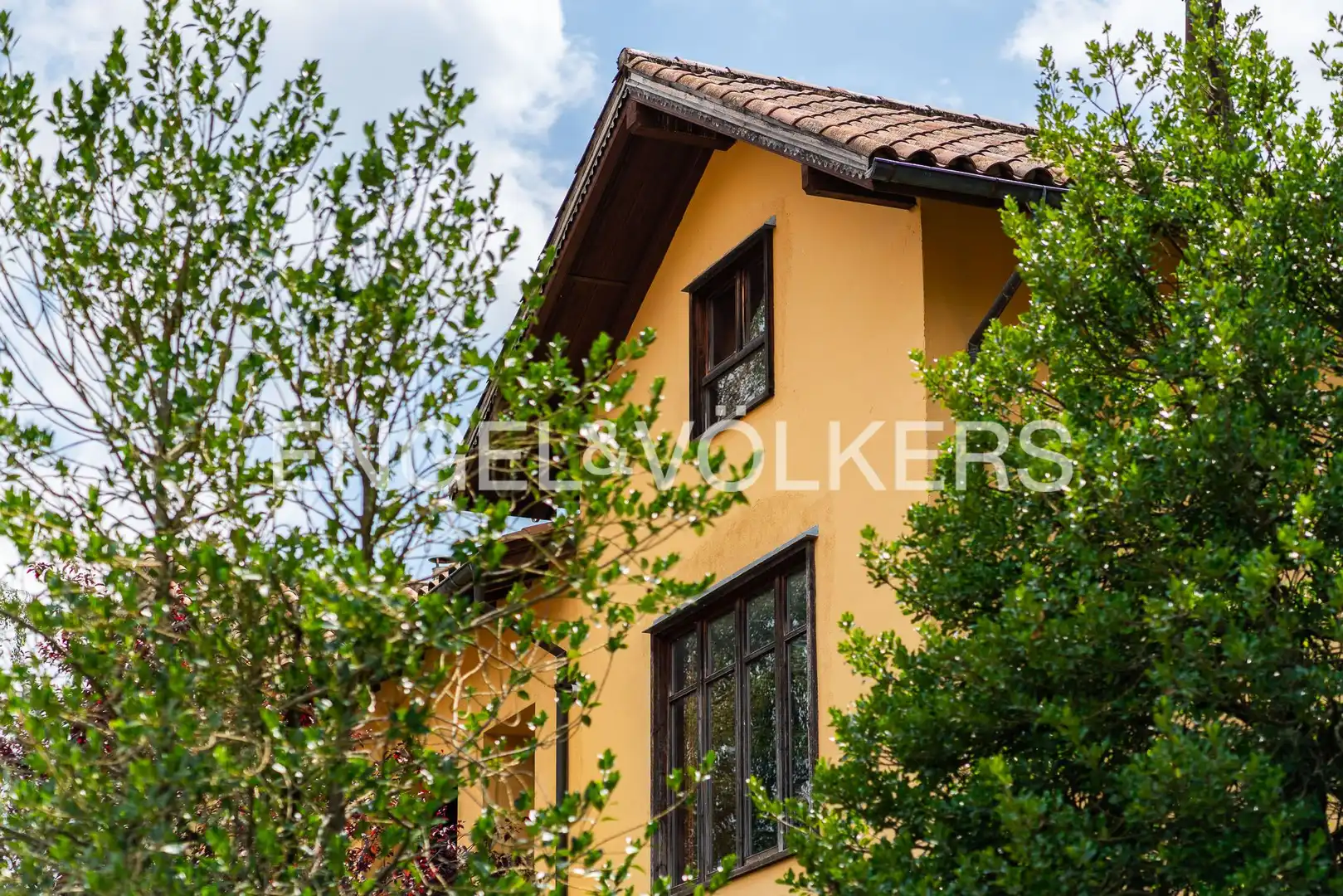 Vista exterior de Àtic en venda en Camprodon amb Calefacció, Jardí privat i Parquet