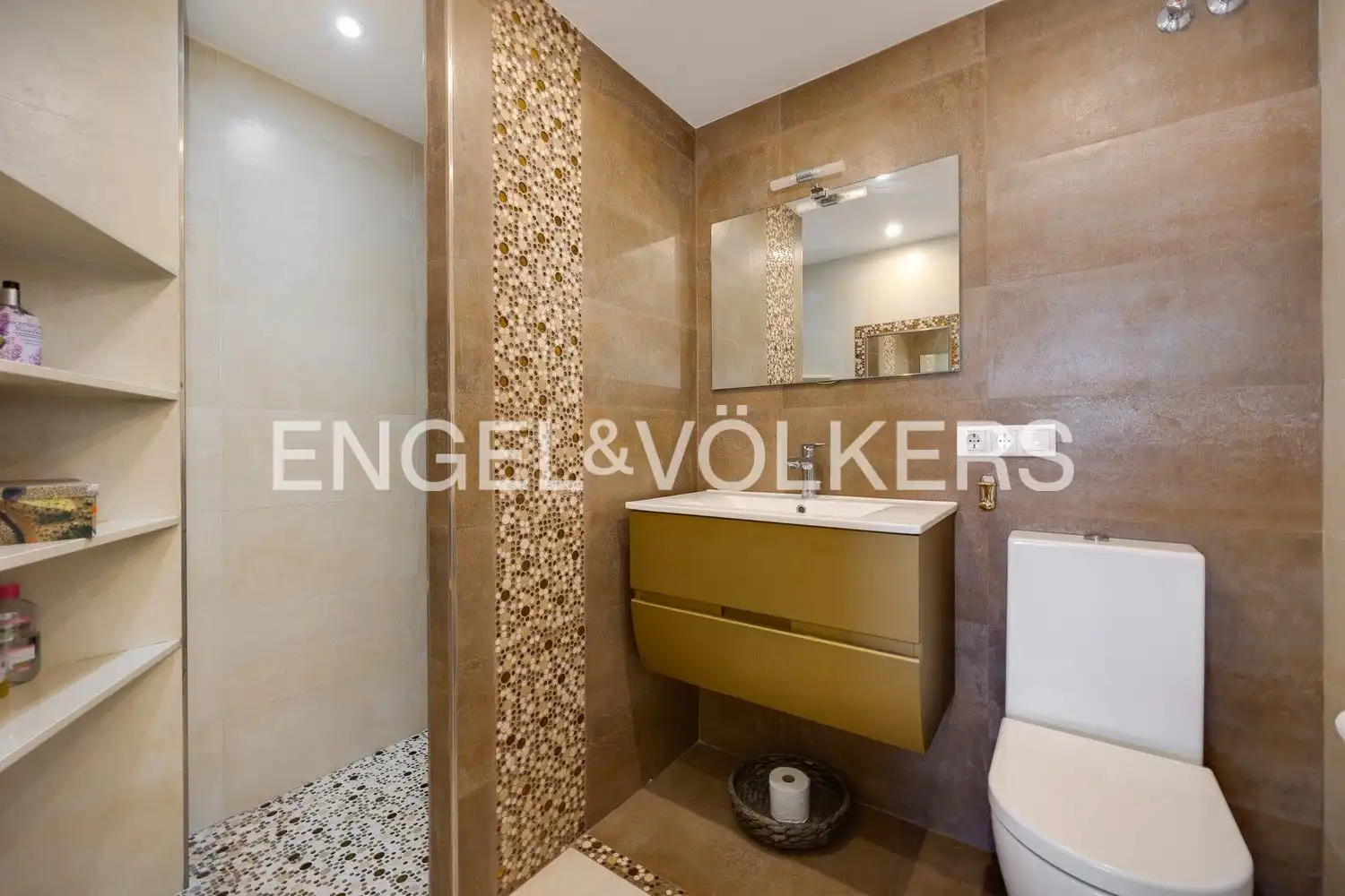 Bathroom of Flat for sale in Torrevieja  with Air Conditioner, Heating and Private garden