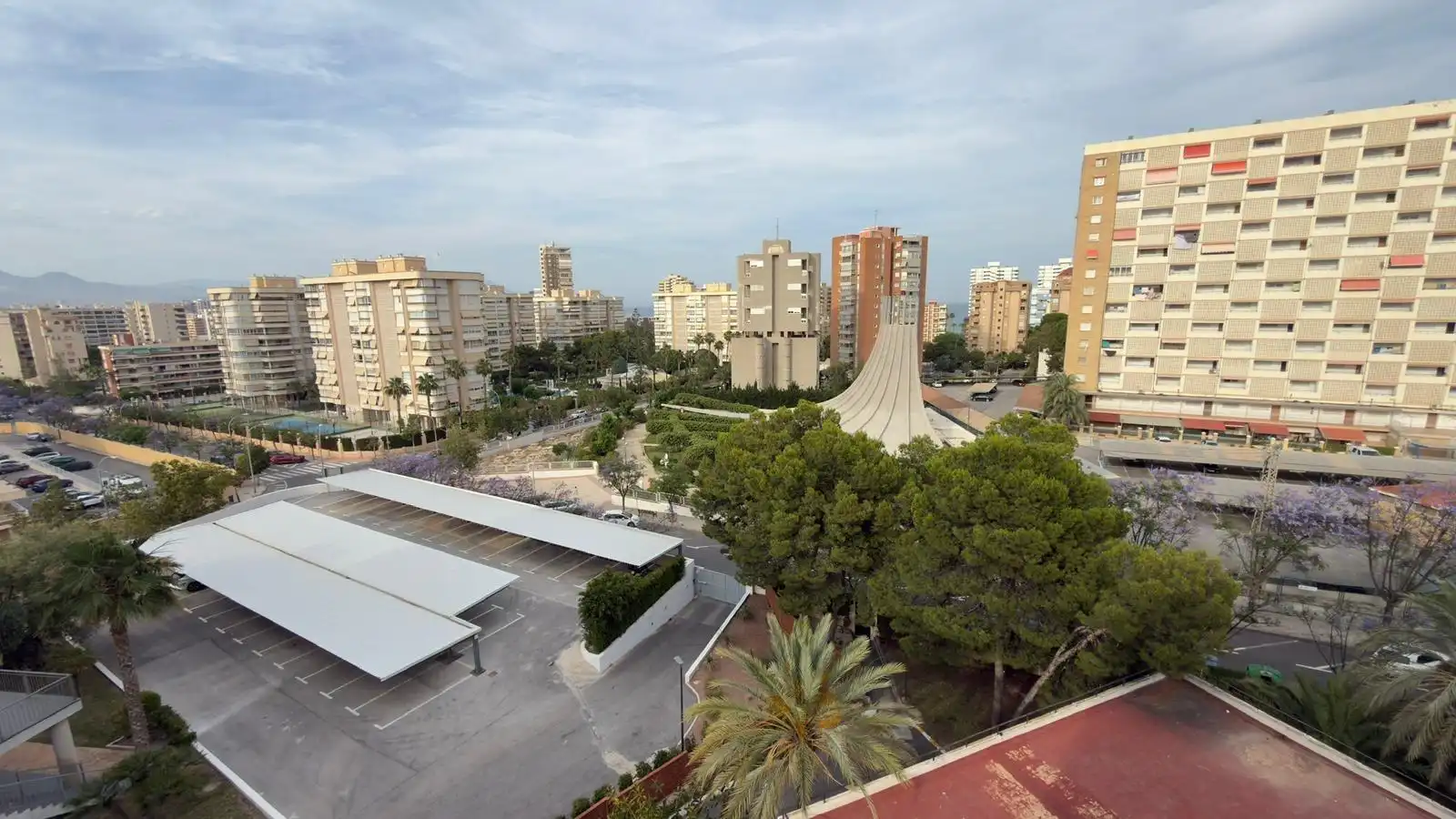 Außenansicht von Wohnung zum Verkauf in Alicante / Alacant mit Klimaanlage, Heizung und Privatgarten