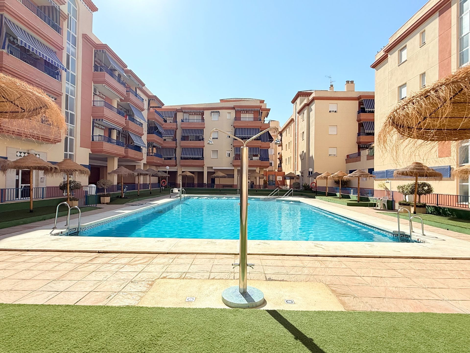 Piscina de Piso en venta en Torrox con Piscina comunitaria