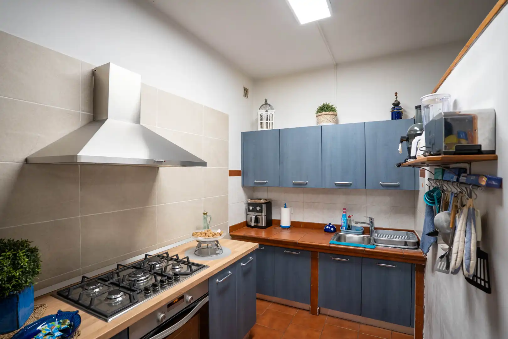 Cuina de Casa adosada en venda en Garachico amb Jardí privat, Parquet i Traster