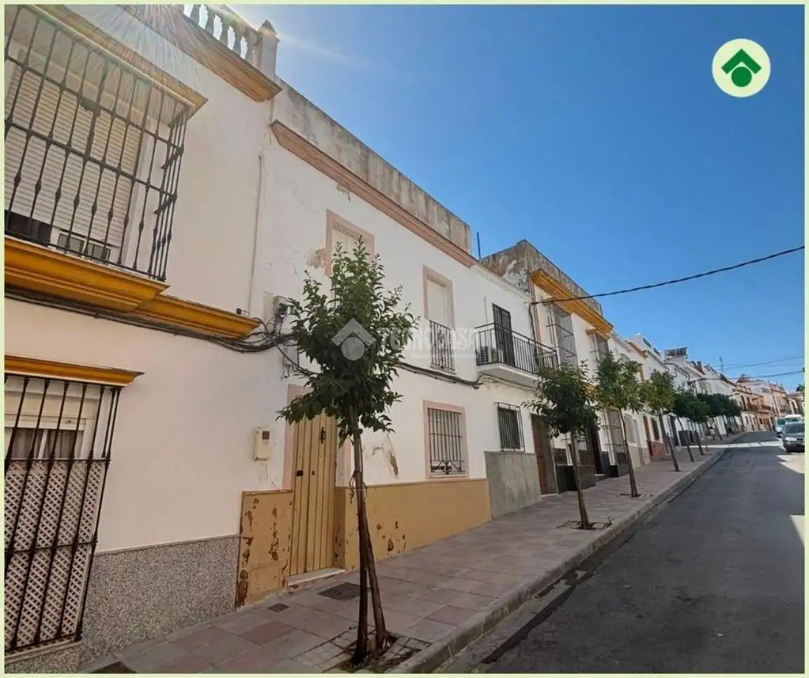 Vista exterior de Casa o xalet en venda en Las Cabezas de San Juan amb Terrassa