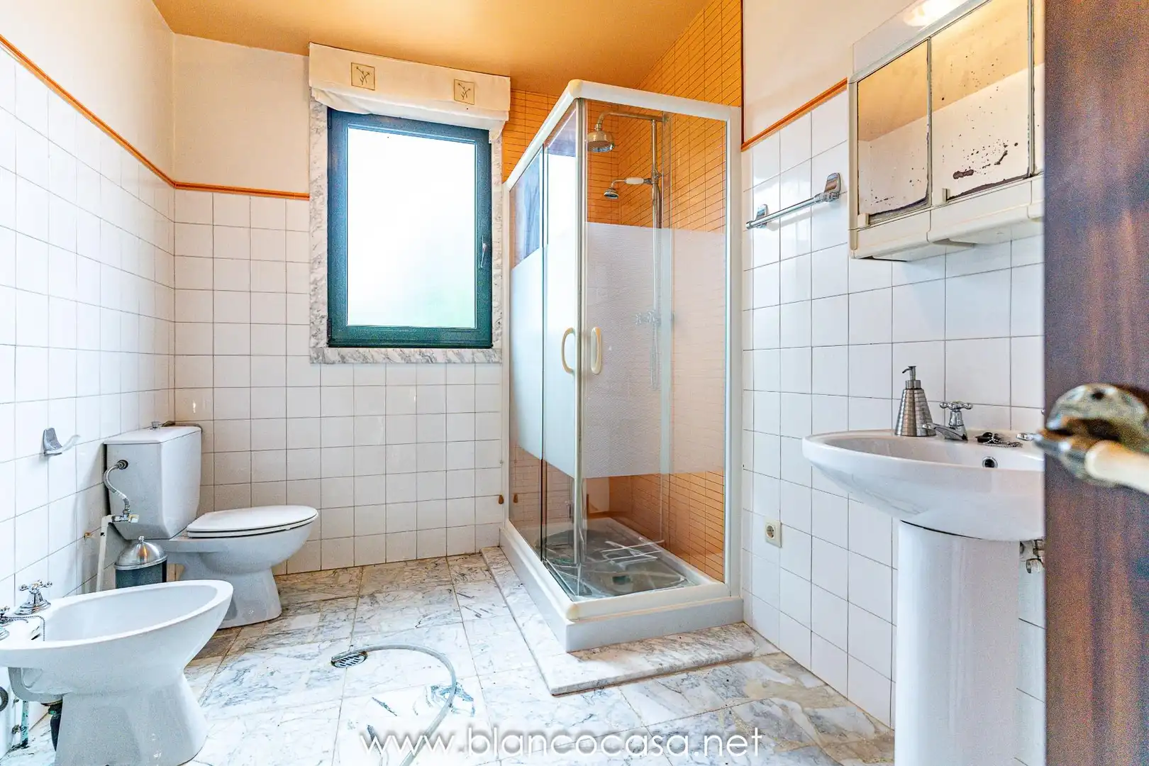 Bathroom of Houses for sale in Coristanco  with Private garden, Storage room and Furnished