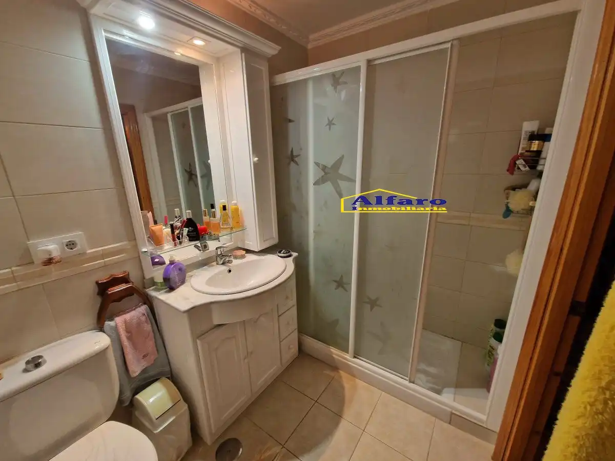 Baño de Casa adosada en venta en Almonte con Terraza, Trastero y Balcón