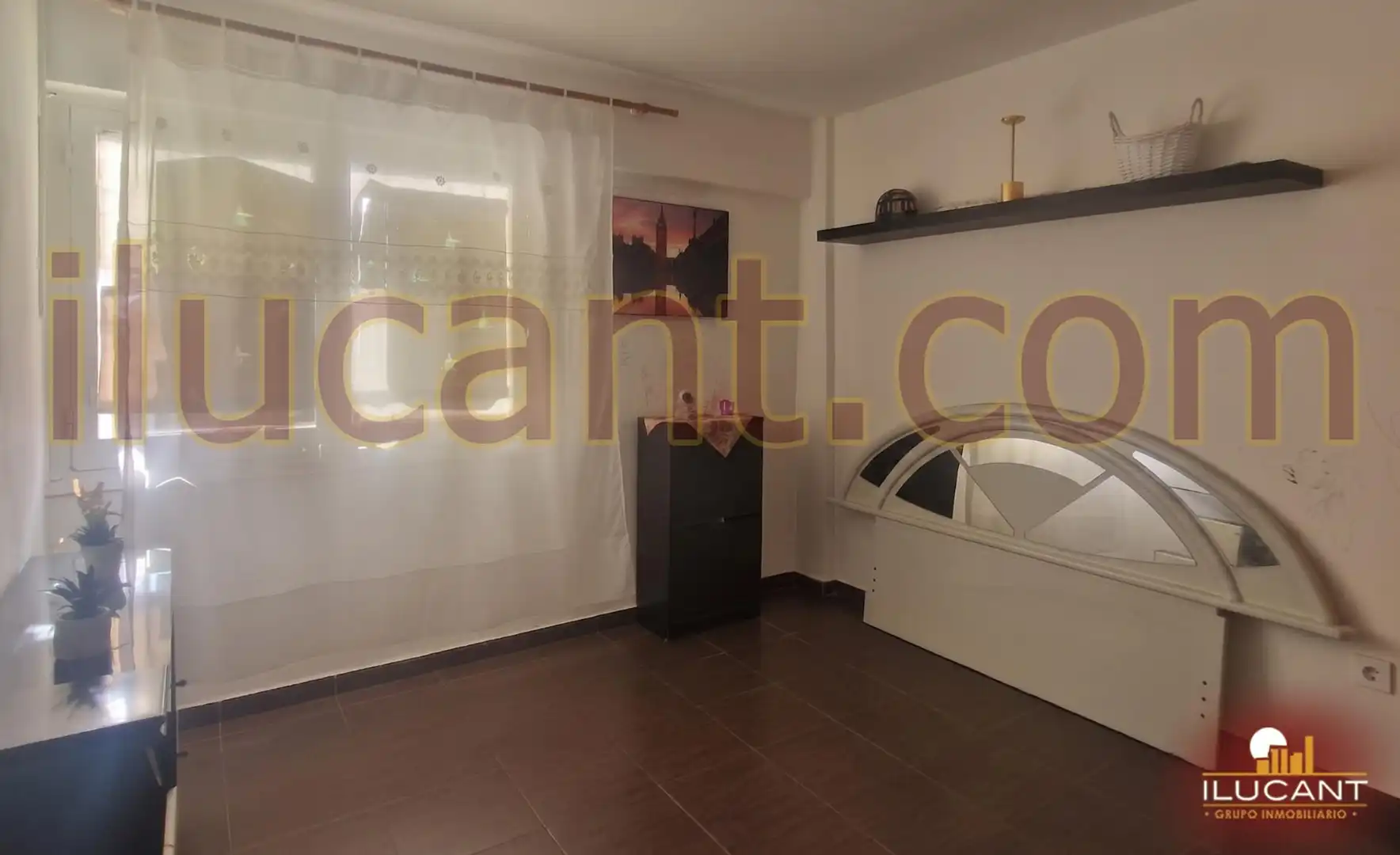 Habitación de Piso en venta en Alicante / Alacant con Balcón