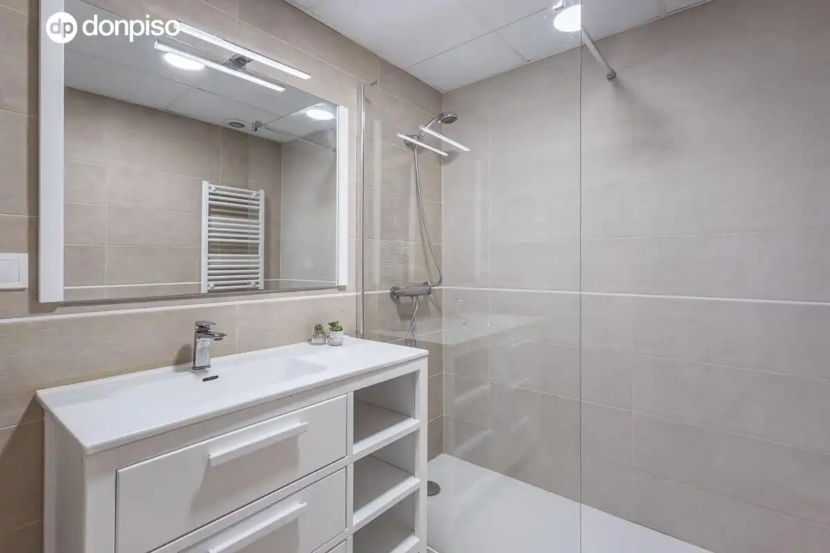 Baño de Casa adosada en venta en Armilla con Calefacción, Terraza y Amueblado