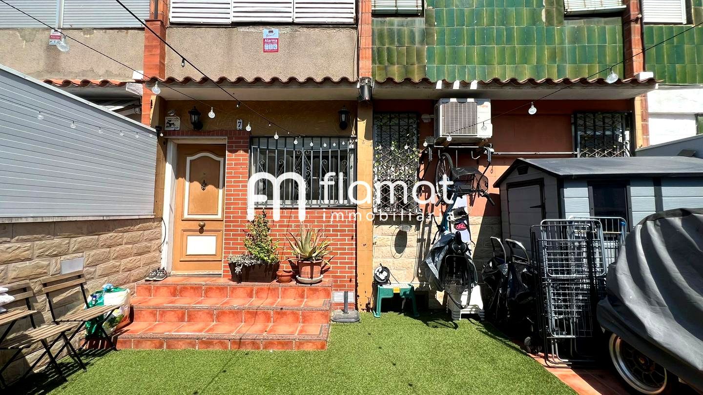 Vista exterior de Casa o xalet en venda en  Barcelona Capital amb Aire condicionat i Jardí privat