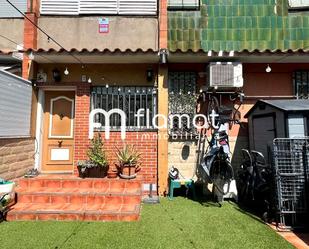 Exterior view of House or chalet for sale in  Barcelona Capital  with Air Conditioner and Private garden