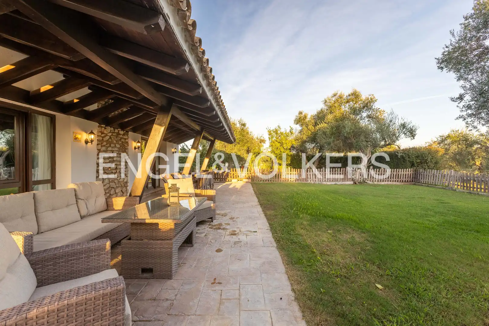 Terraza de Finca rústica en venta en La Puebla del Río con Aire acondicionado, Calefacción y Jardín privado
