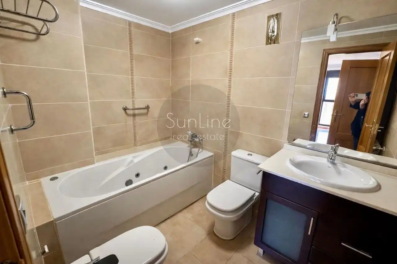 Bathroom of Flat for rent in Valencia  with Air Conditioner, Terrace and Storage room