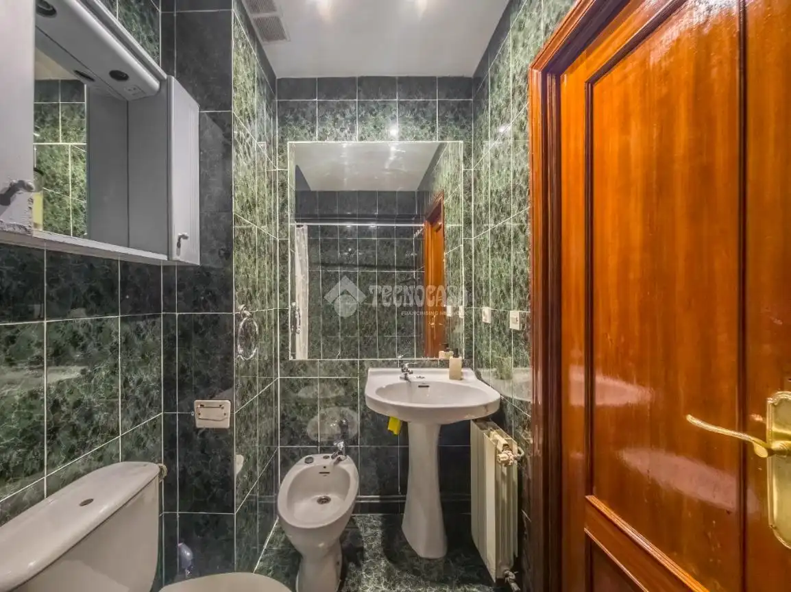 Baño de Piso en venta en Madrid con Calefacción y Terraza