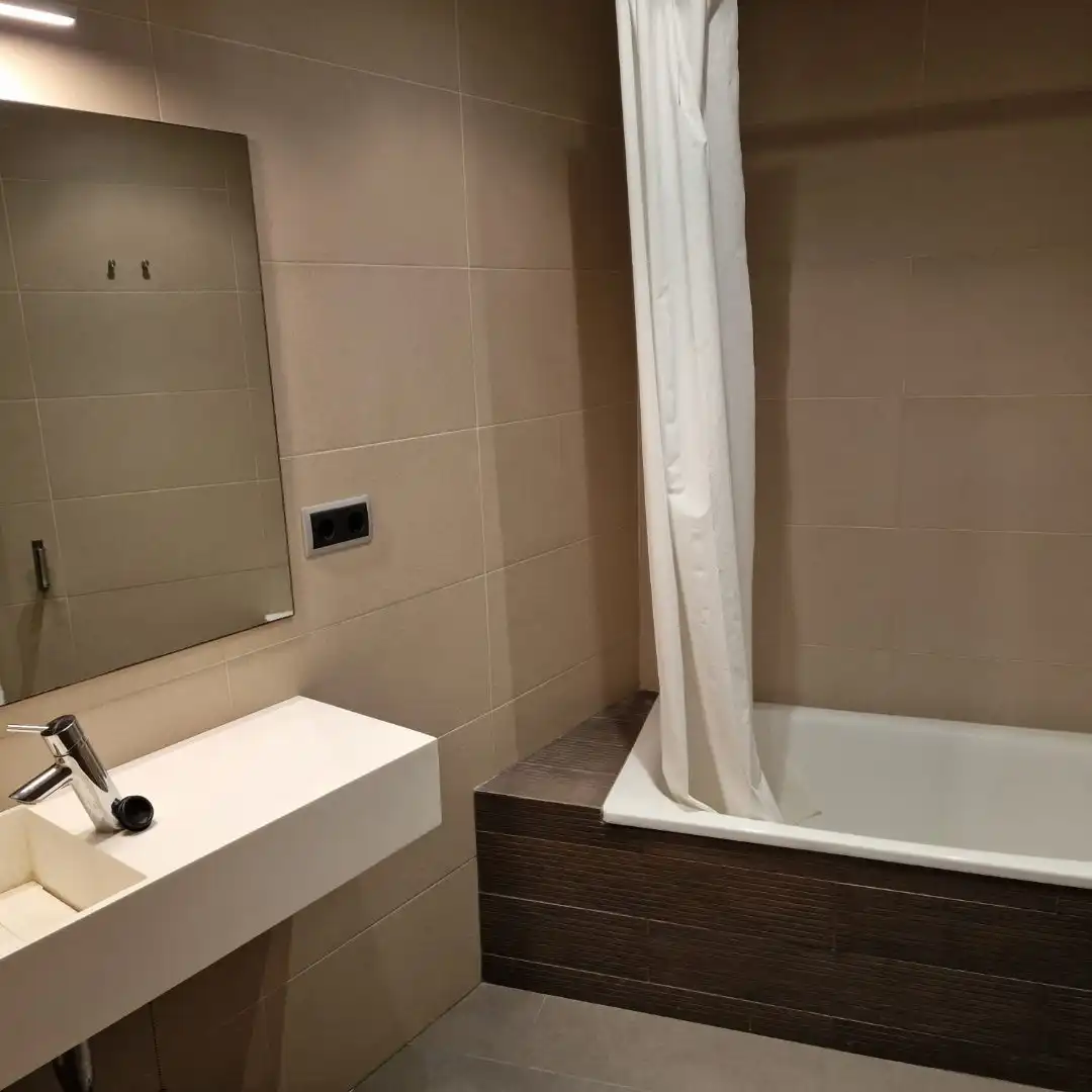 Baño de Piso en venta en Sant Feliu de Codines con Aire acondicionado, Calefacción y Piscina comunitaria