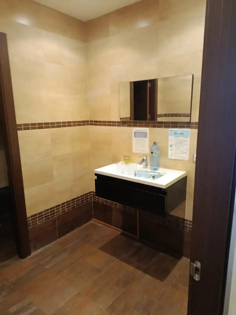 Badezimmer von Fabrikhallen zum Verkauf in El Vendrell