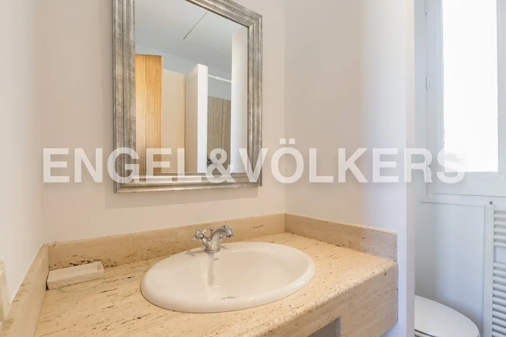 Bathroom of Attic for rent in Madrid  with Air Conditioner, Heating and Parquet flooring