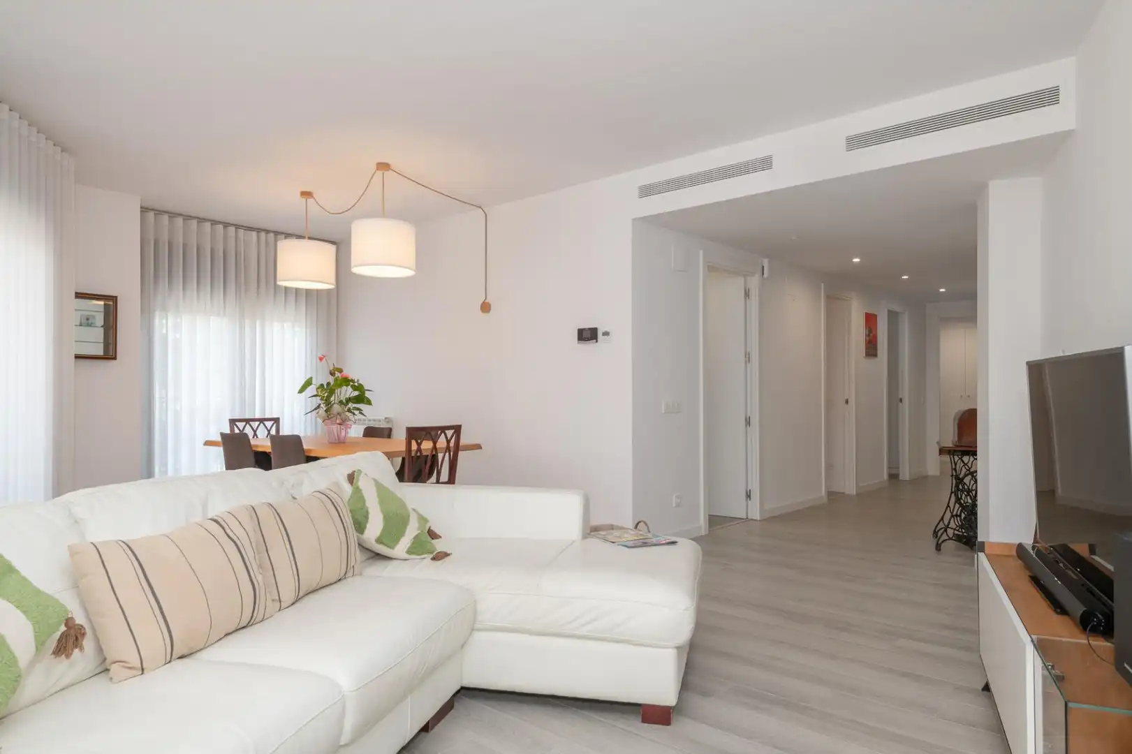 Sala d'estar de Apartament de lloguer en Girona amb Parquet i Piscina comunitària