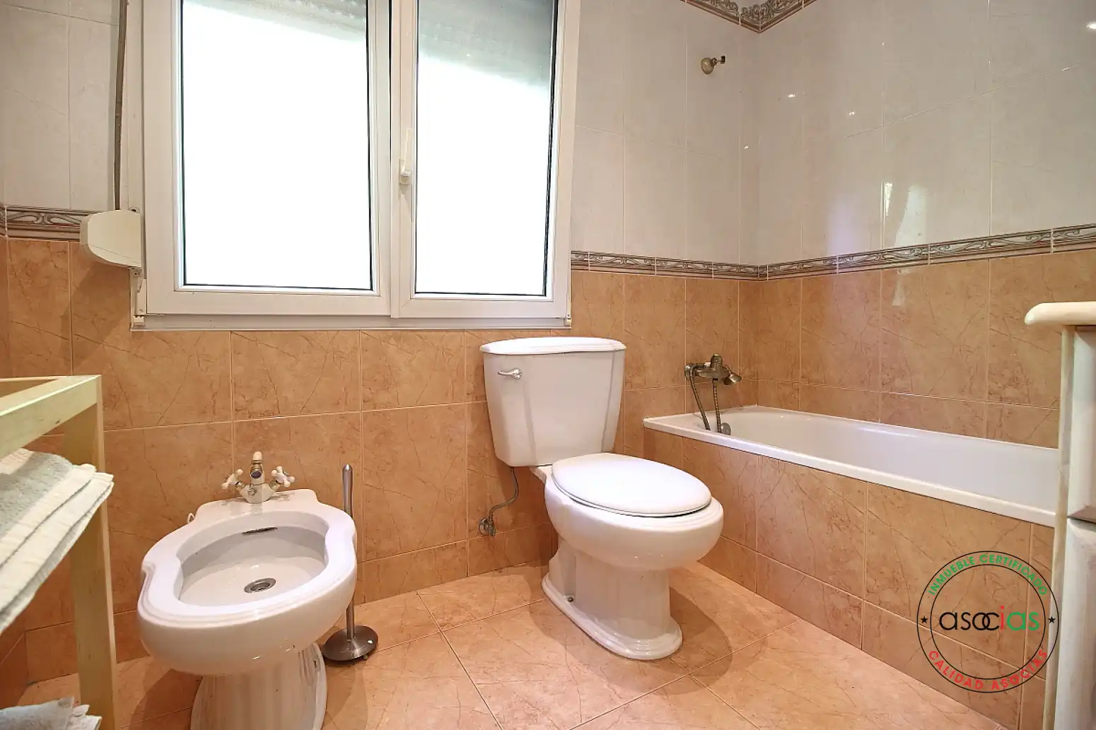 Bany de Casa o xalet en venda en Gijón  amb Calefacció, Parquet i Moblat