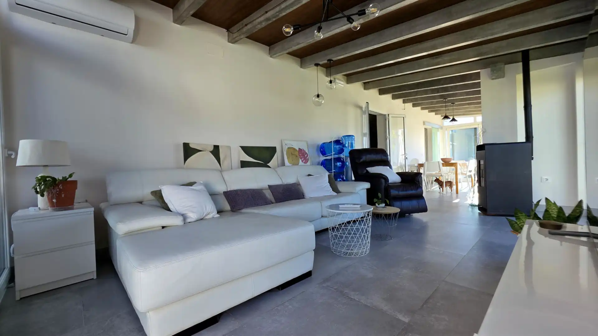 Sala d'estar de Casa o xalet en venda en Chiclana de la Frontera amb Aire condicionat, Jardí privat i Terrassa