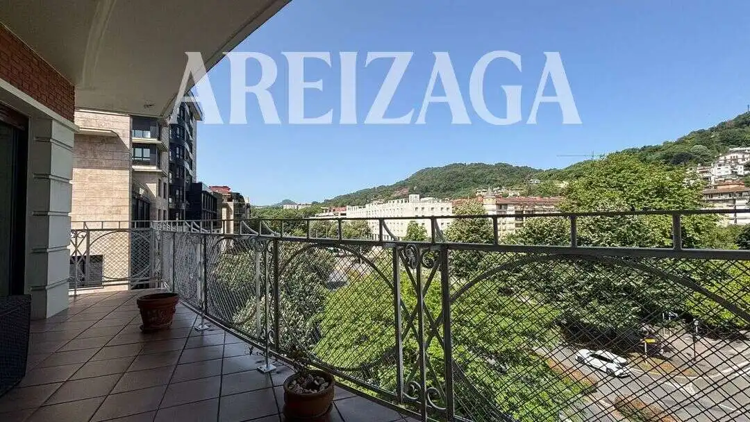 Exterior view of Flat for rent in Donostia - San Sebastián   with Heating, Terrace and Oven