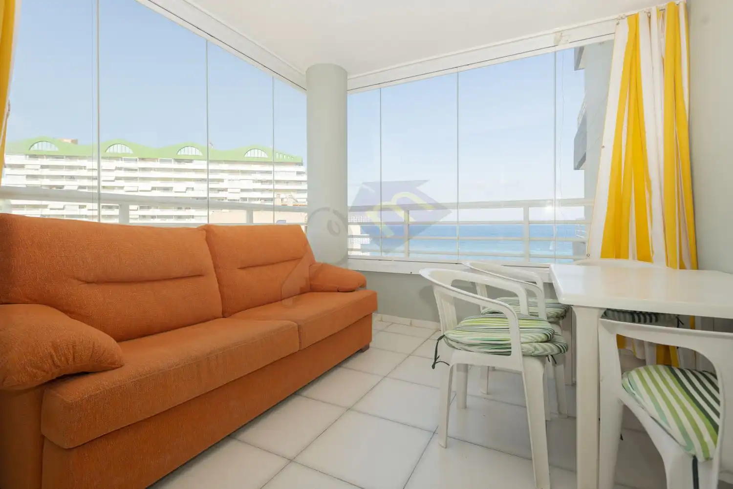Habitación de Apartamento en venta en Calpe / Calp con Terraza y Piscina comunitaria