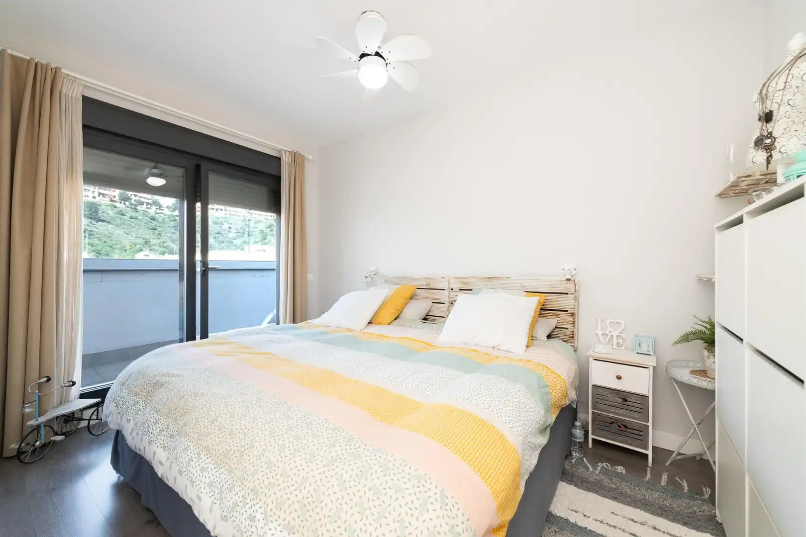 Habitación de Ático en venta en Rincón de la Victoria con Terraza, Trastero y Piscina comunitaria