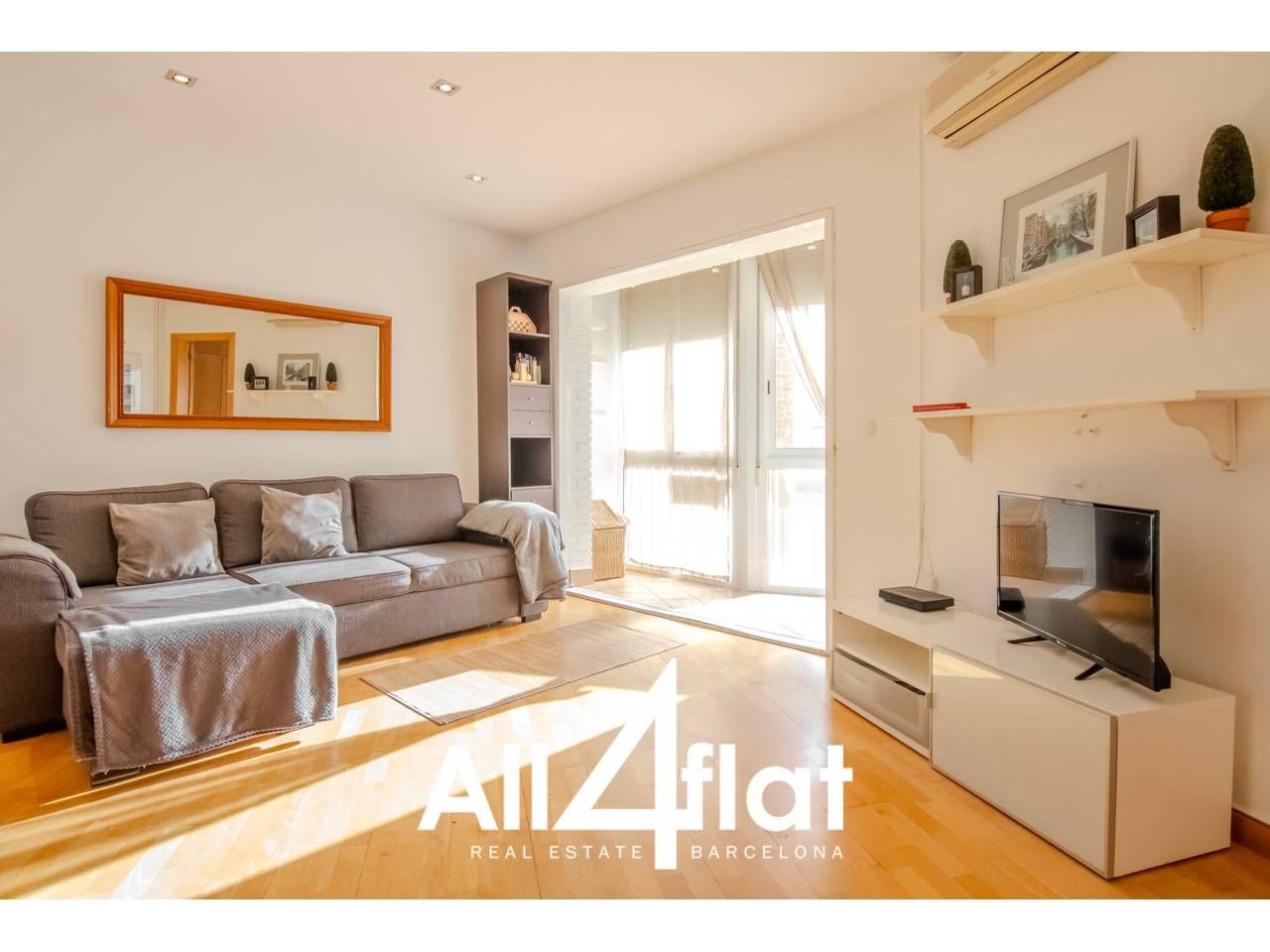 Exterior view of Flat to rent in  Barcelona Capital  with Air Conditioner, Heating and Parquet flooring