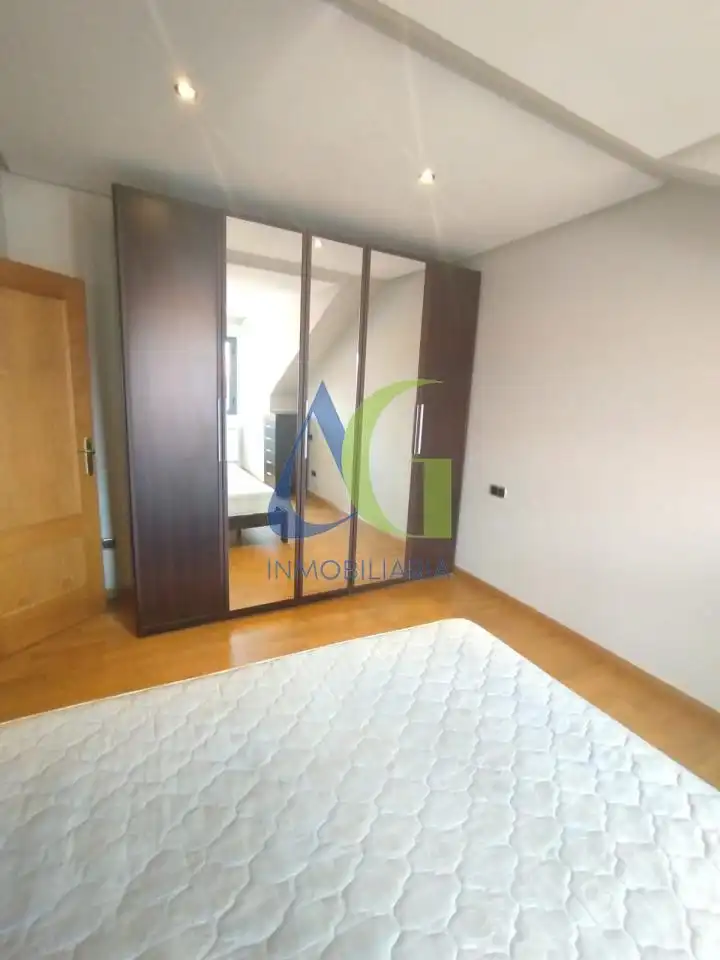 Habitación de Dúplex en venta en Villaquilambre con Calefacción y Trastero