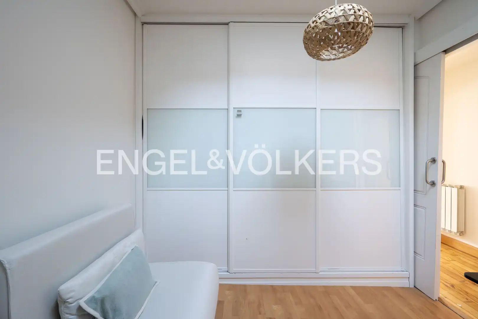 Habitación de Ático en venta en Irun  con Calefacción, Amueblado y Balcón