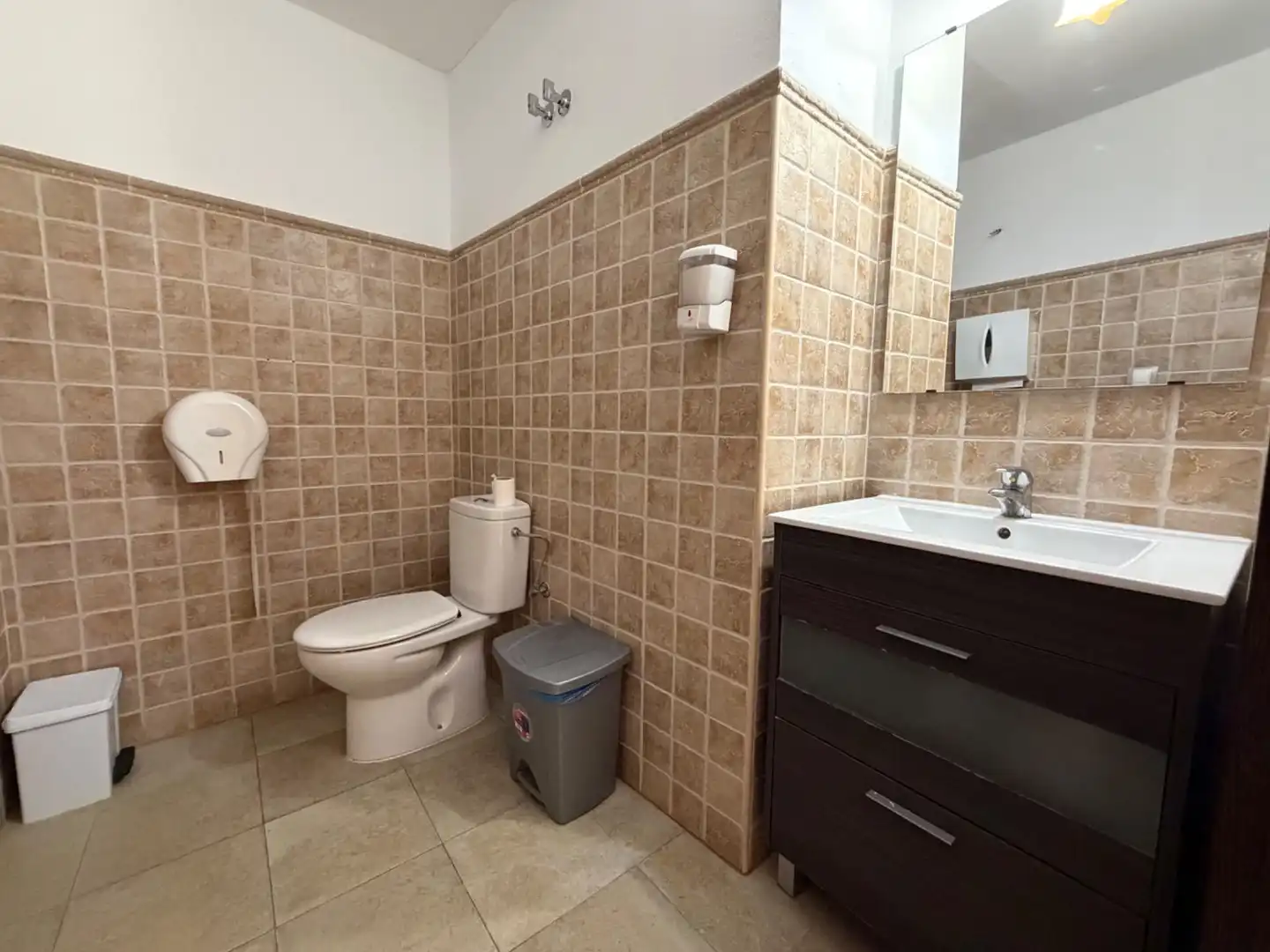Bathroom of Houses for sale in Chulilla  with Air Conditioner, Heating and Terrace