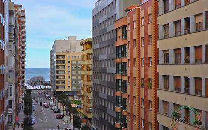 Außenansicht von Wohnung zum verkauf in Gijón  mit Heizung und Parkett