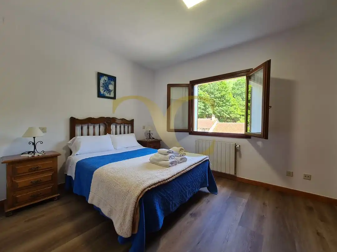 Dormitori de Casa o xalet en venda en Peñamellera Alta amb Calefacció, Jardí privat i Terrassa