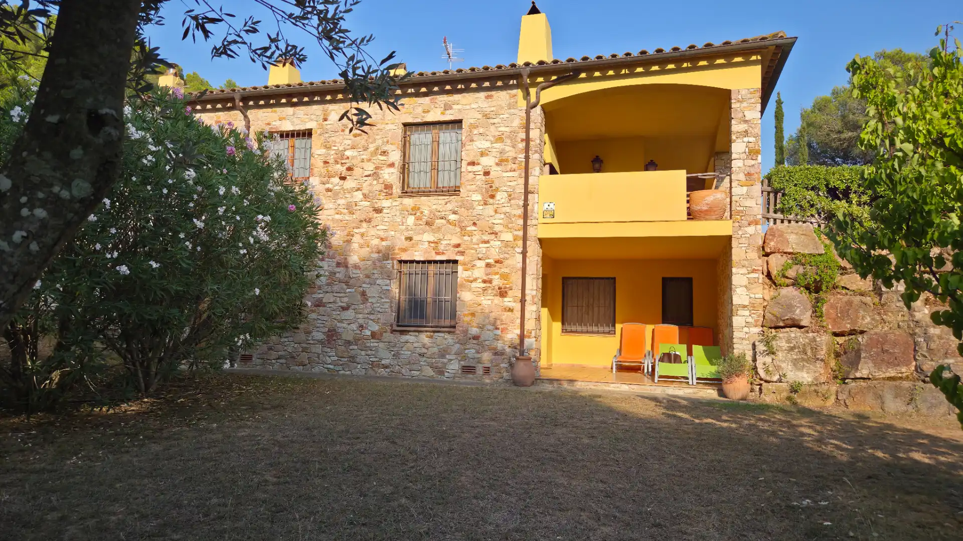 Vista exterior de Apartament de lloguer en Begur amb Jardí privat, Piscina i Moblat