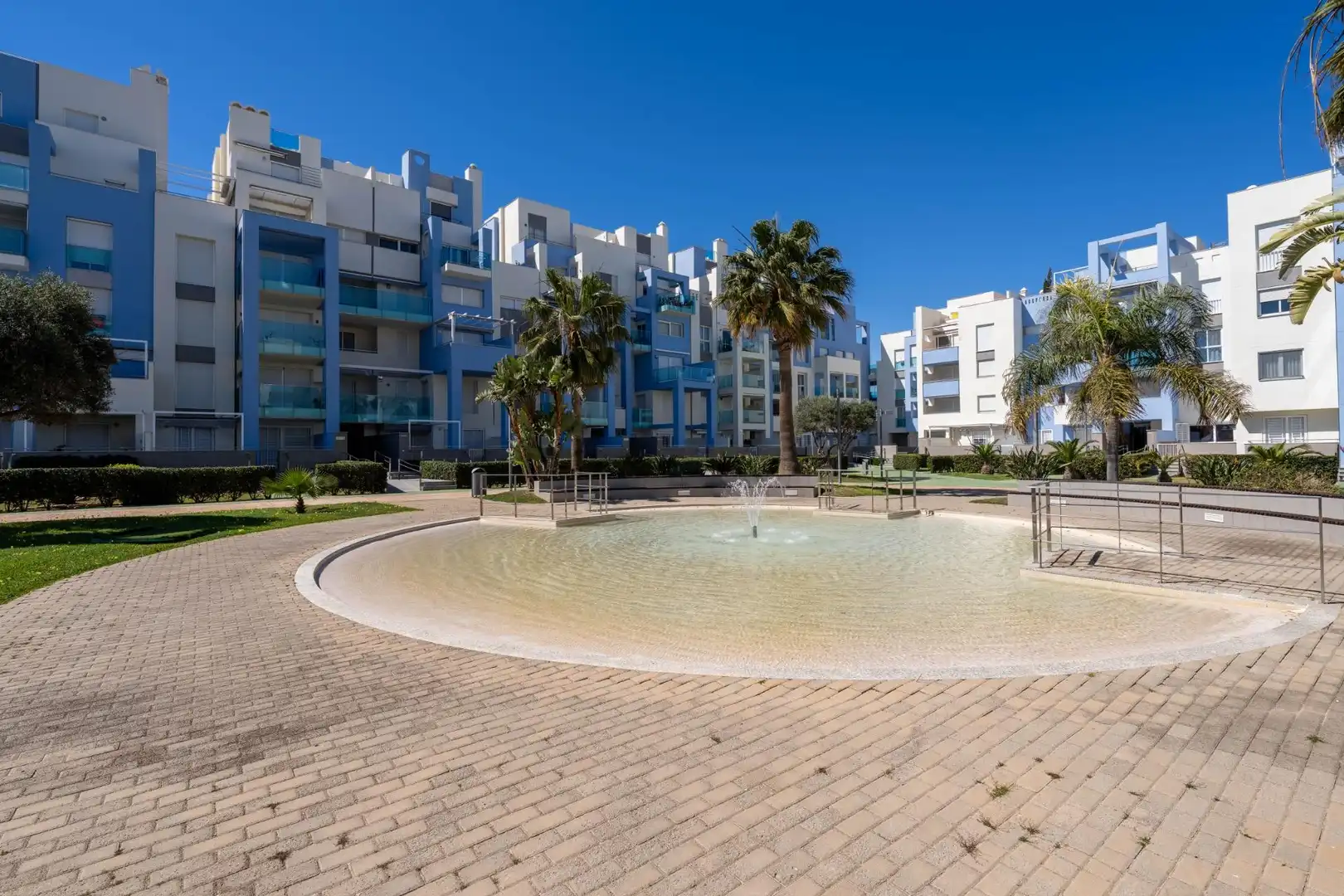 Piscina de Apartament en venda en Roquetas de Mar amb Aire condicionat, Calefacció i Jardí privat