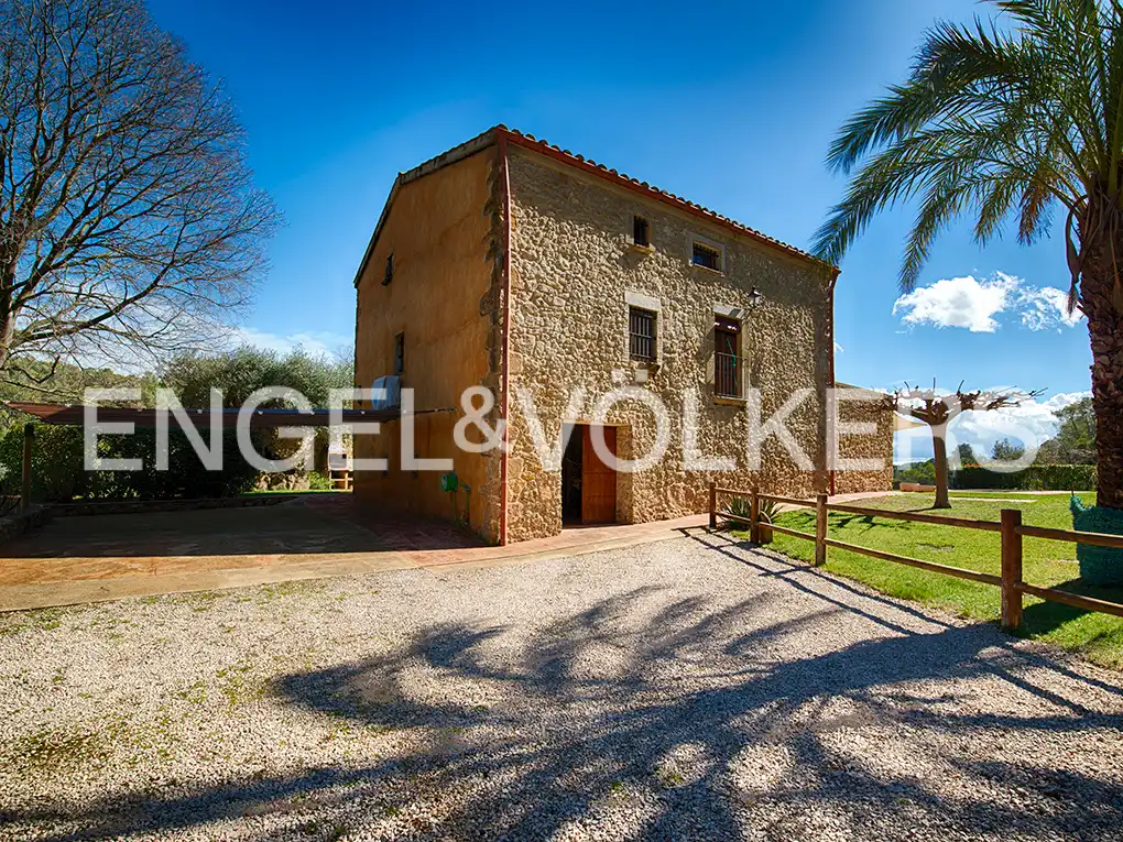 Country homes for sale in Lladó
