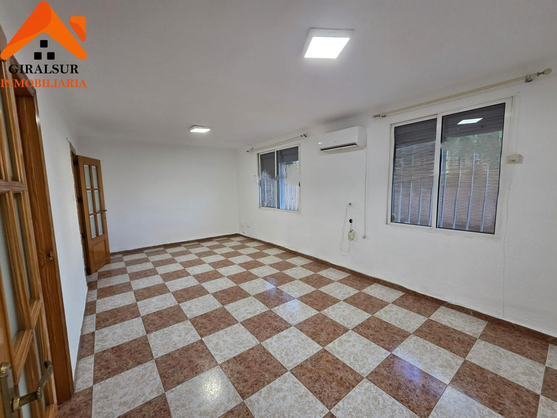 Living room of Flat for sale in  Sevilla Capital  with Air Conditioner