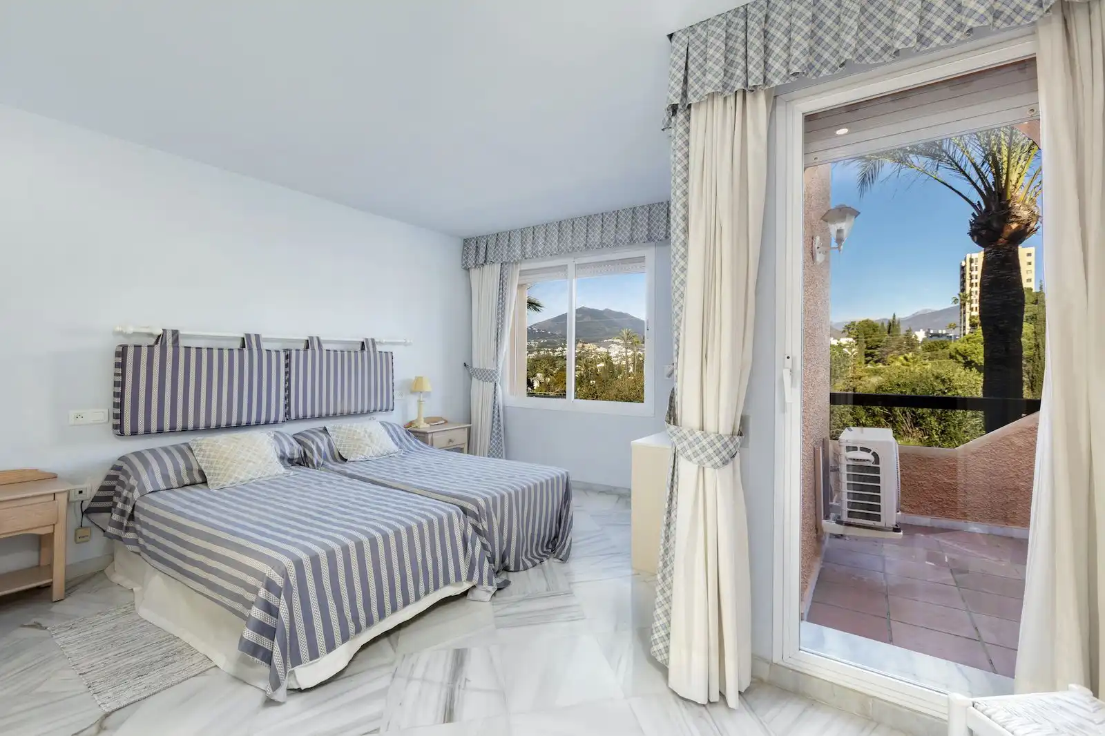 Dormitori de Casa adosada en venda en Marbella amb Terrassa, Traster i Moblat