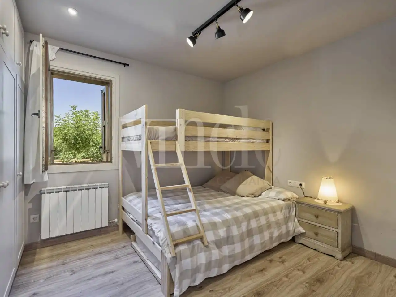 Dormitori de Pis en venda en Das amb Calefacció, Parquet i Terrassa