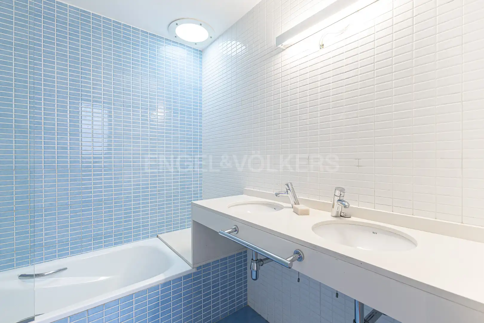 Bathroom of Houses for rent in Barcelona  with Air Conditioner, Heating and Private garden