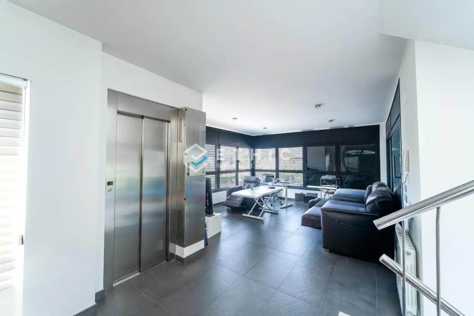 Sala d'estar de Casa o xalet en venda en Sant Cugat del Vallès amb Aire condicionat, Jardí privat i Terrassa