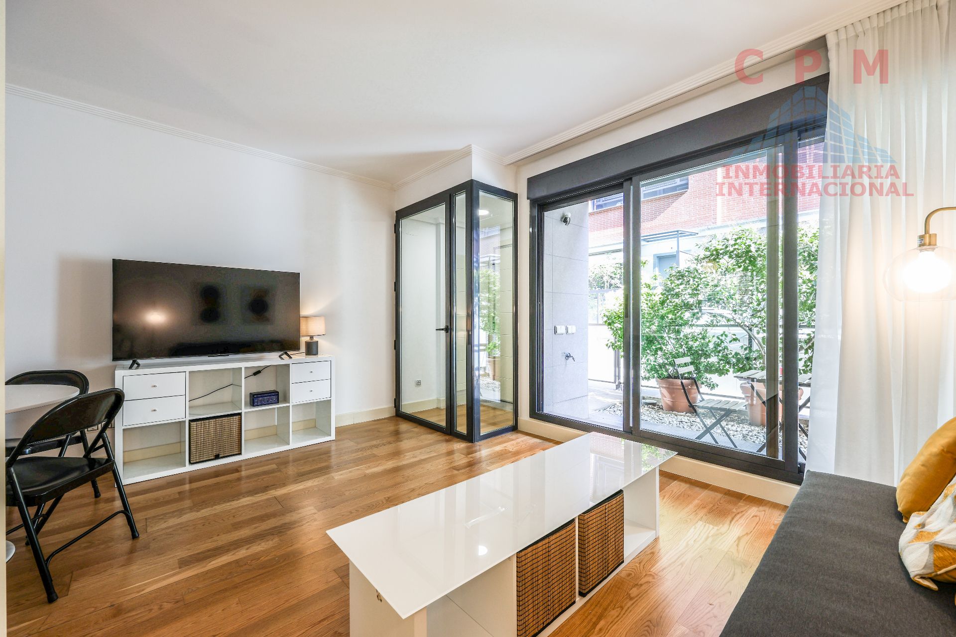 Sala d'estar de Estudi de lloguer en  Madrid Capital amb Aire condicionat, Calefacció i Parquet