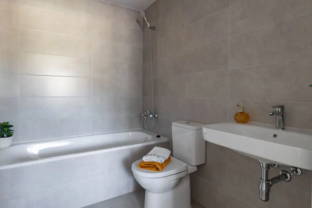 Baño de Piso en venta en Irun  con Calefacción y Terraza