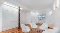 Sala d'estar de Pis en venda en  Madrid Capital amb Aire condicionat, Calefacció i Moblat