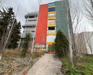 Vista exterior de Edifici en venda en Terrassa