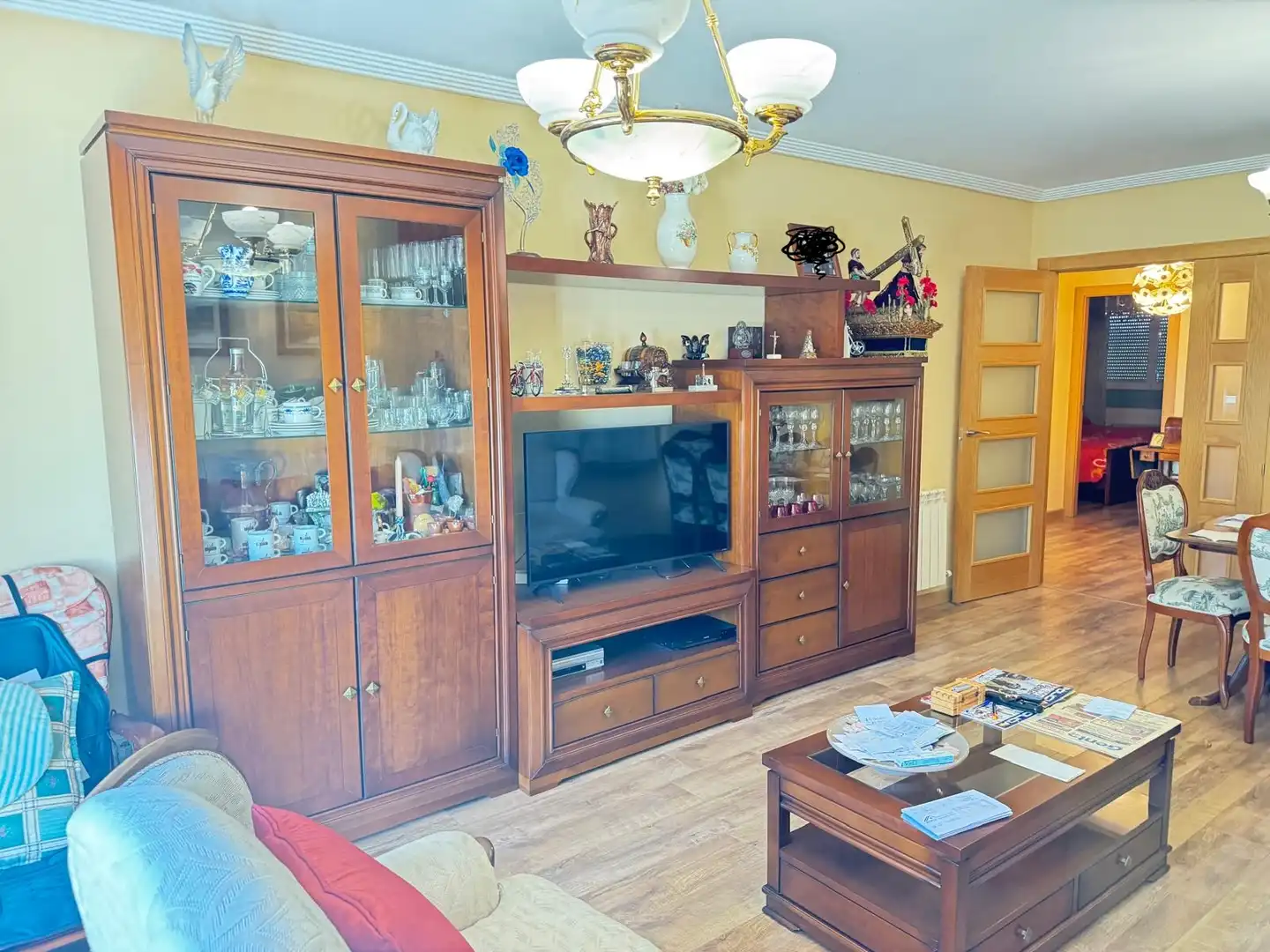 Sala d'estar de Pis en venda en León Capital  amb Calefacció, Terrassa i Traster