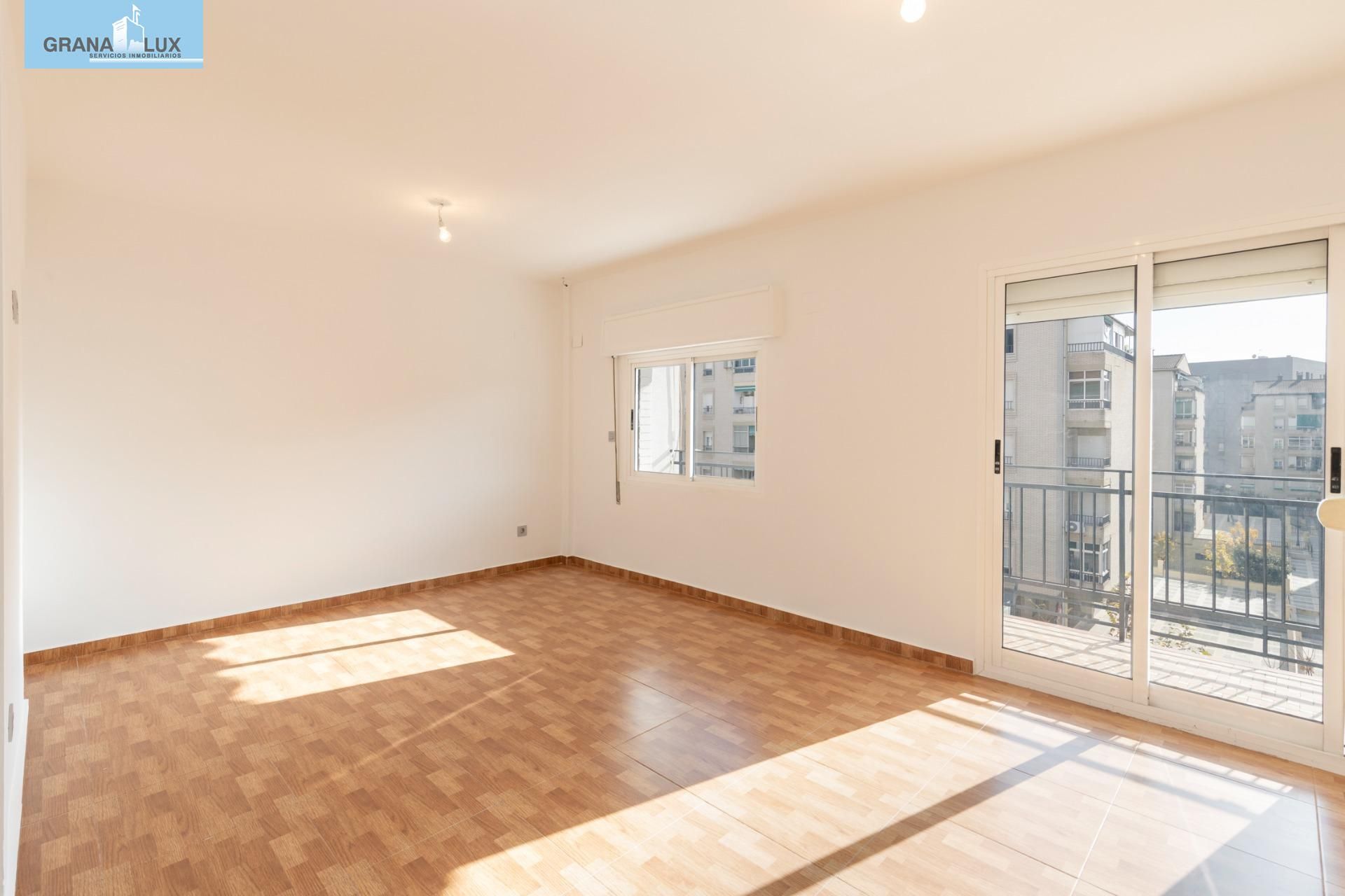 Sala d'estar de Pis en venda en  Granada Capital amb Balcó