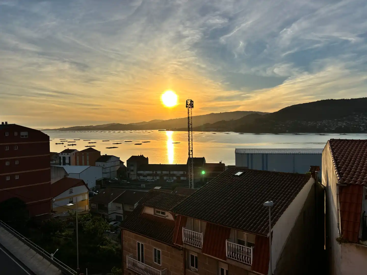 Vista exterior de Piso en venta en Redondela con Calefacción, Parquet y Trastero