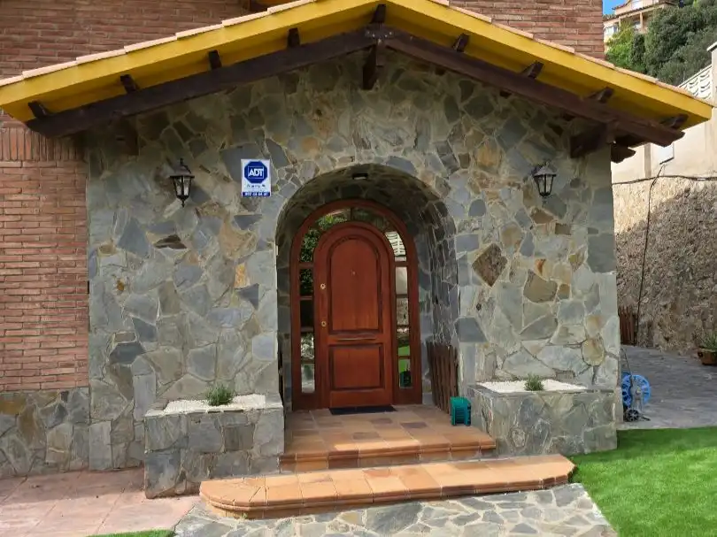 Haus oder Chalet zur Miete in Sant Fost de Campsentelles mit Terrasse, Schwimmbad und Balkon